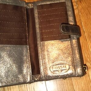 FOSSIL WALLET BIFOLD ZIPPER CREDIT CARD SLITS BRONZEY COLOR SHINEY BRONZEY